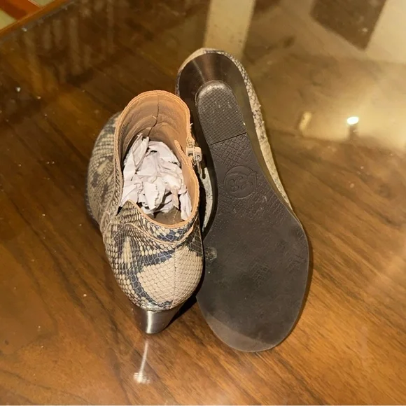 Leather Lucky🍀 brand Snakeprint Booties -S-6M - Picture 4 of 9